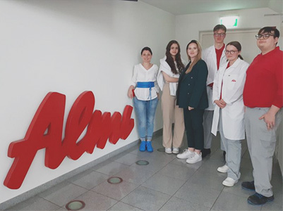 Gruppenfoto mit Erasmus Lehrlinge, Lehrlinge und Lehrlingsbeauftragte von Almi