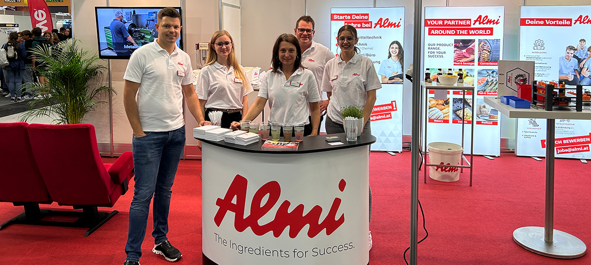 Das Almi Team auf dem Almi Messestand von der Jugend und Beruf.